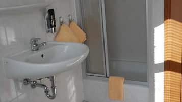 Double Room | Bathroom | Shower, free toiletries, towels