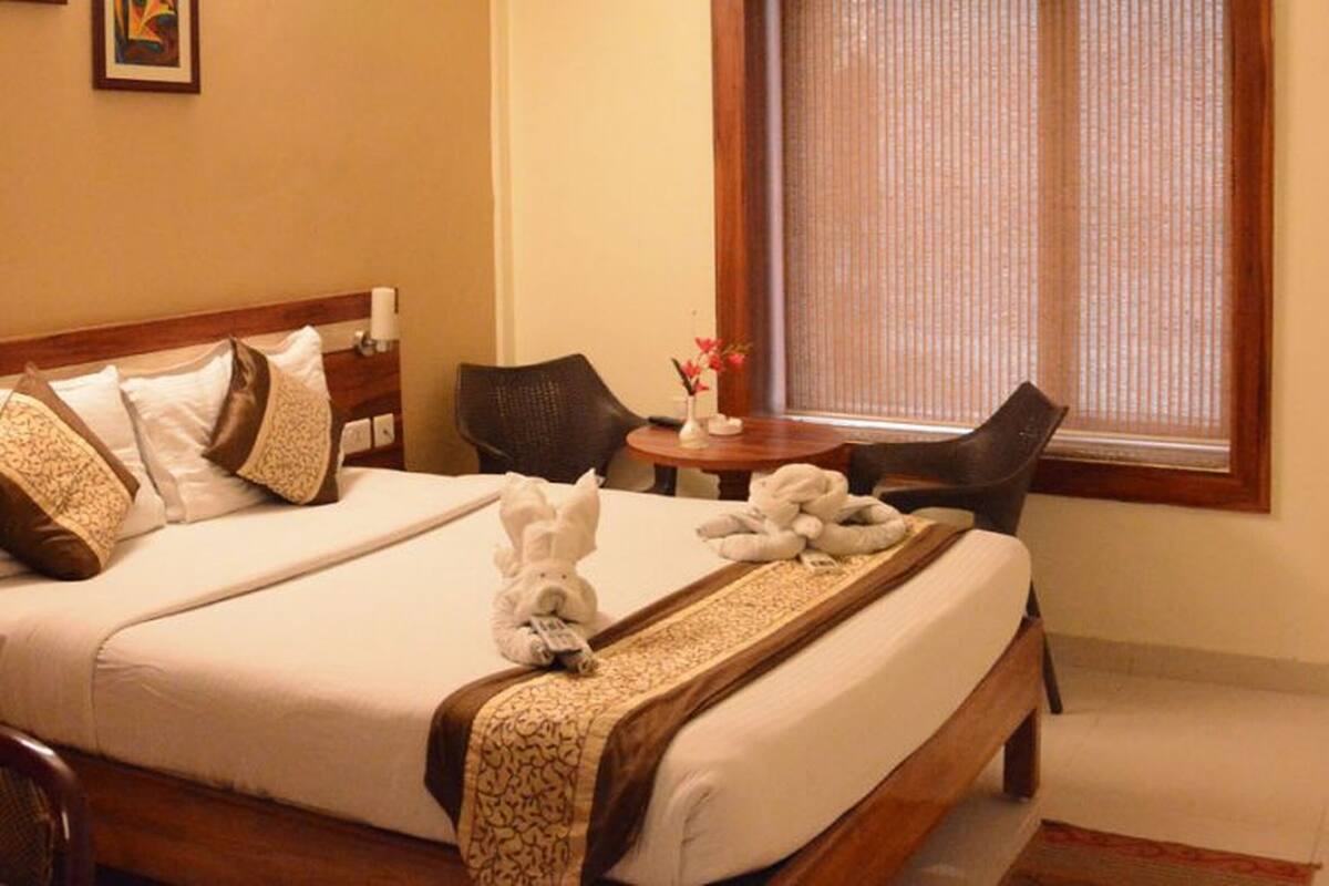 In-room safe, desk, laptop workspace, rollaway beds