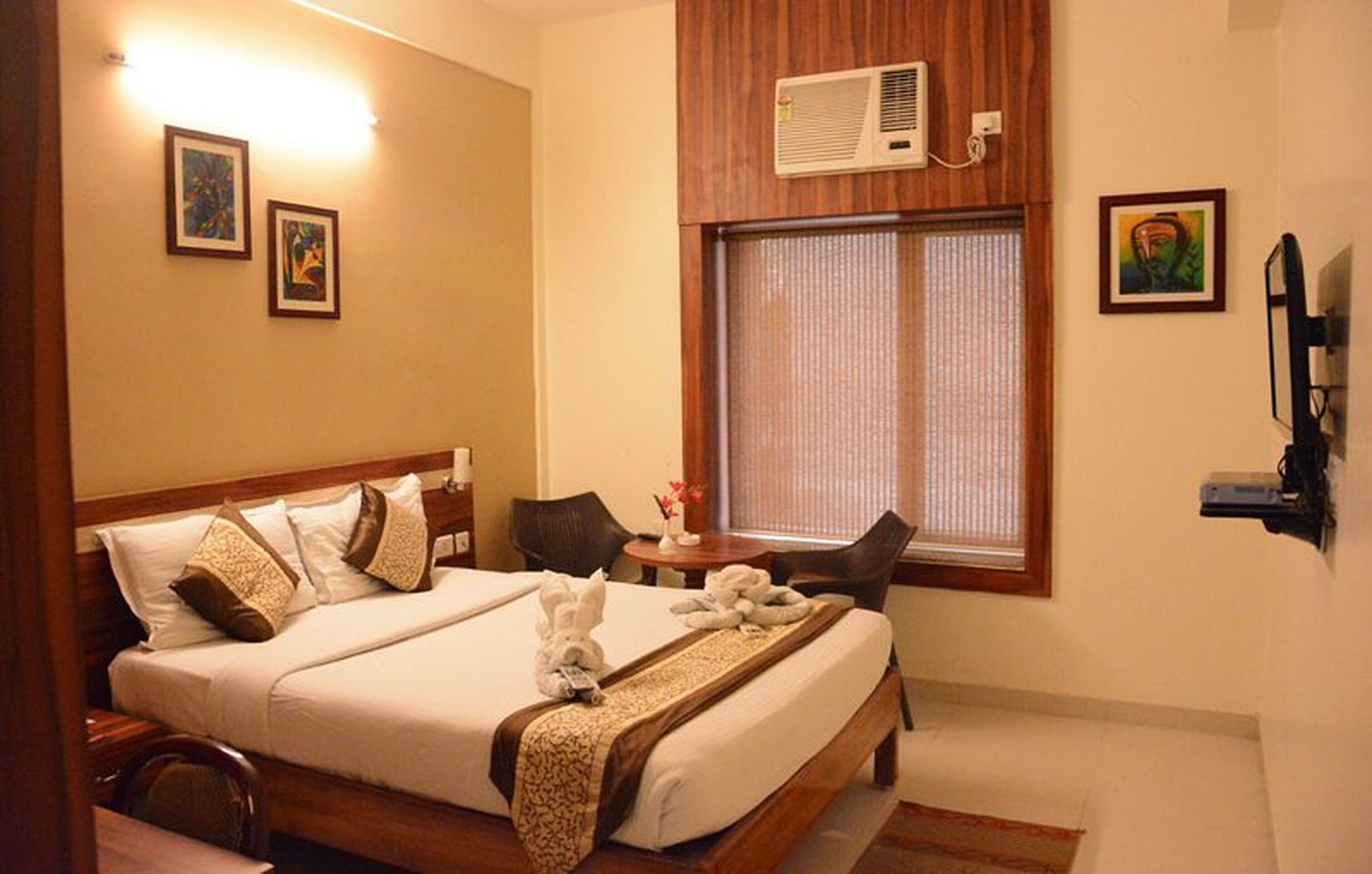 Club Room | In-room safe, desk, laptop workspace, rollaway beds