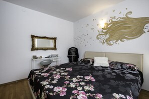 5 bedrooms, desk, iron/ironing board, free cots/infant beds - Villa Sunshine (Pula)