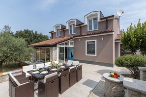 Front of property - Villa Sunshine (Pula)