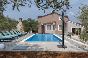 Front of property - Villa Sunshine (Pula)