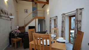 Cottage (Hazel) | In-room dining - Ettiford Farm Cottages (Ilfracombe)