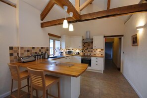 平房 (Oak) | 私人廚房 | 雪櫃、微波爐、焗爐、爐具