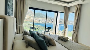 5 Schlafzimmer, Zimmersafe, Schreibtisch, Bügeleisen/Bügelbrett