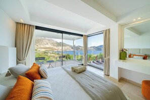 5 室のベッドルーム、セーフティボックス (室内)、デスク、アイロン / アイロン台