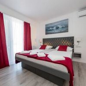 2 bedrooms, desk, free WiFi, bed sheets - Apartments Lidija (Rab)