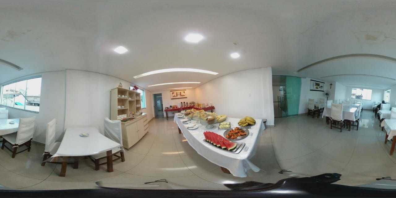 Café da manhã com buffet grátis todos os dias