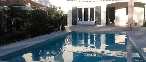 Seasonal outdoor pool, pool umbrellas, sun loungers