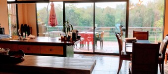 Maison moderne face a la rivière Namkhan. 2 ch. A  c. tranquille & sécuritaire