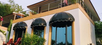 Maison moderne face a la rivière Namkhan. 2 ch. A  c. tranquille & sécuritaire