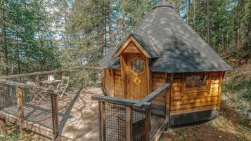 Premium bedding, Tempur-Pedic beds, minibar, in-room safe