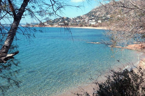 Beach nearby, sun-loungers, beach umbrellas, beach volleyball