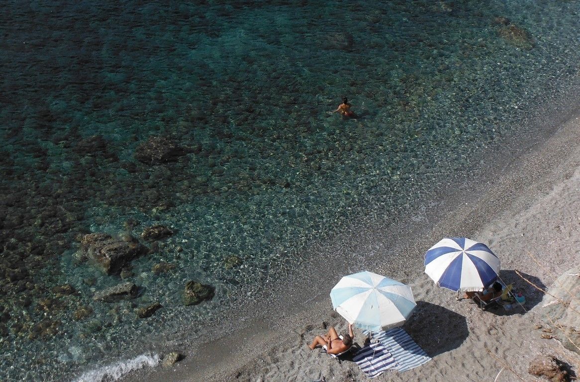 Beach nearby, sun-loungers, beach umbrellas, beach volleyball