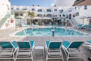 2 つの屋外プール