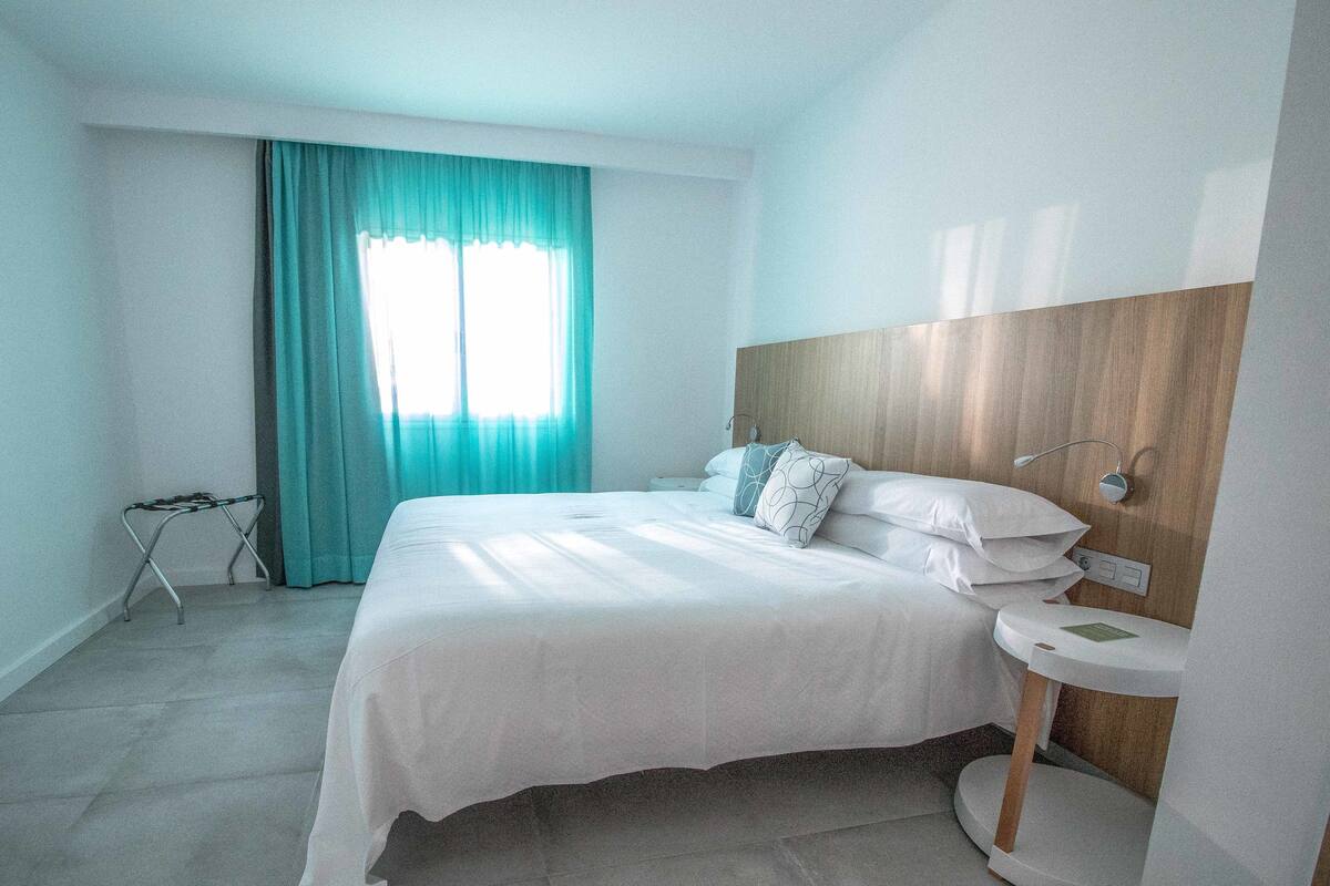 individually furnished, laptop workspace, soundproofing, free wifi