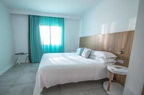 Mobiliario individual y espacio para trabajar con un portátil