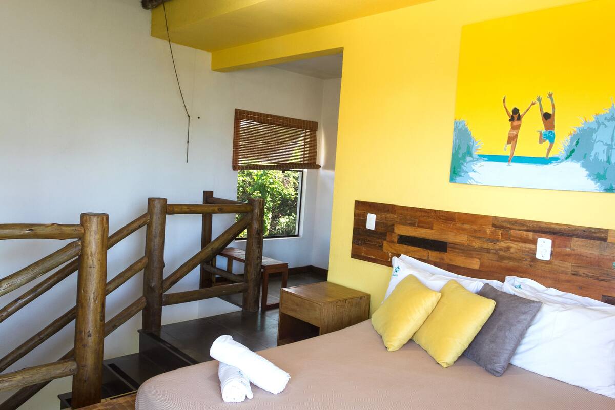1 habitación, caja de seguridad en la habitación y escritorio