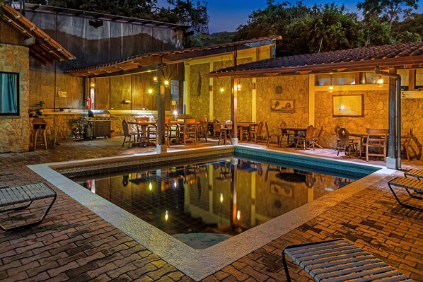 تفاصيل الفندق من الخارج