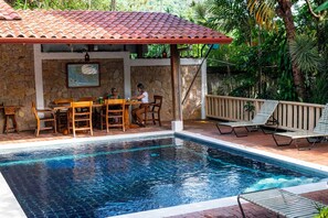 فطور مطهو حسب الطلب مجانًا يوميًا