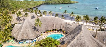 蔚藍海灣村酒店