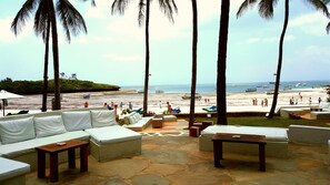 Private beach, white sand, sun-loungers, beach towels
