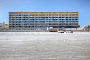 Building design - Pirates Cove Resort Studios (Daytona Beach Shores)