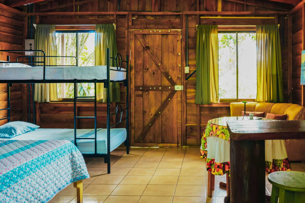 Basic Cabin | Living area