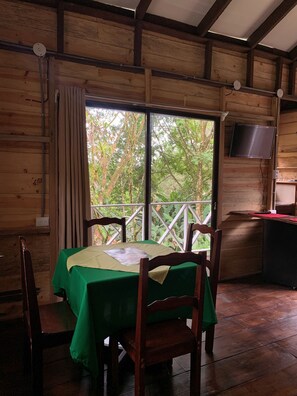 Familien-Ferienhütte | Wohnbereich | LED-Fernseher, Fußbodenheizung