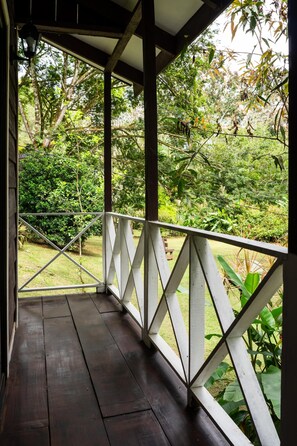 Terrace/patio - Cabañas La Naciente (Santa Rosa)