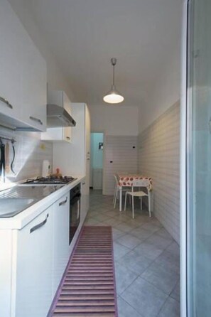 Apartment, 1 Bedroom | Private kitchen | Fridge, microwave, oven, stovetop - Tramontana (Rome)