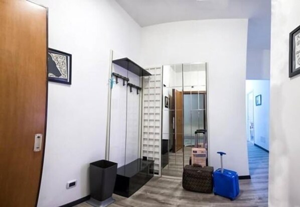 Interior entrance - Tramontana (Rome)