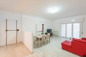 Lägenhet - 2 sovrum | Vardagsrum | Platt-tv