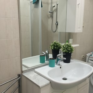 Apartment, 1 Bedroom | Bathroom sink