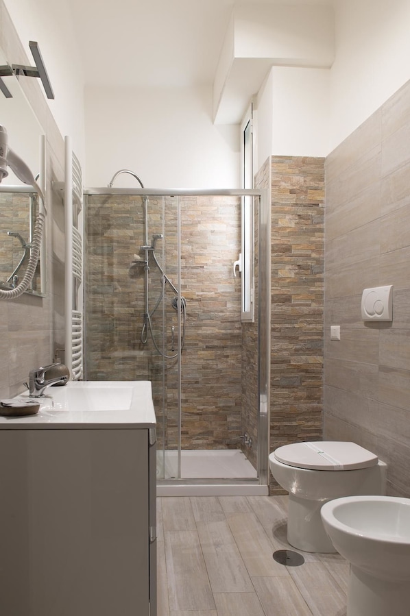 Apartment, 1 Bedroom | Bathroom | Shower, rainfall showerhead, bidet, towels