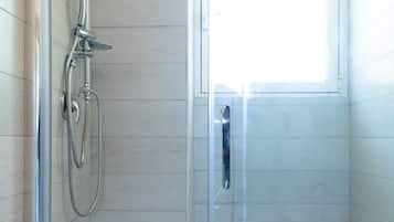 Apartamento, 2 quartos | Chuveiro