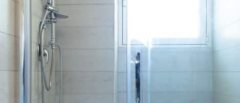 Apartment, 2 Schlafzimmer | Dusche im Bad