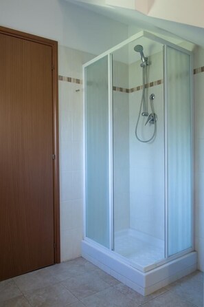 Apartment, 3 Bedrooms | Bathroom shower - Samoa (Rome)