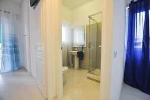 Apartment, 1 Bedroom | Bathroom | Shower, hair dryer, bidet, towels - Skyline (Rome)