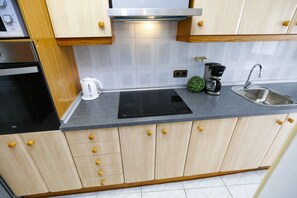 Fridge, microwave, coffee/tea maker, electric kettle