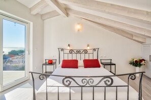 3 soverom, safe på rommet, wi-fi (inkludert) og sengetøy