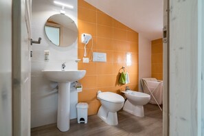 Triple Room | Bathroom