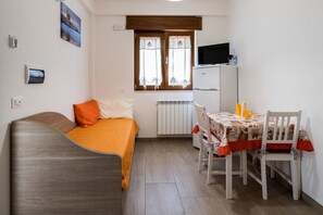 Appartement, 1 chambre (Bilo 4) | Coin séjour | Télévision à écran plat