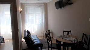 Apartamento familiar | Zona de estar | Una televisión de pantalla plana
