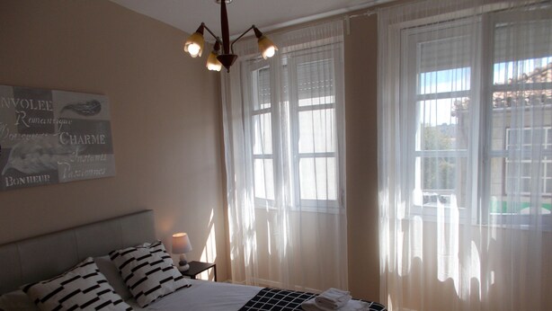 Apartamento familiar | 2 dormitorios, cortinas opacas, tabla de planchar con plancha