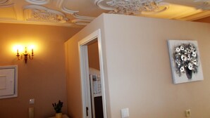 Apartamento familiar | Zona de estar | Una televisión de pantalla plana