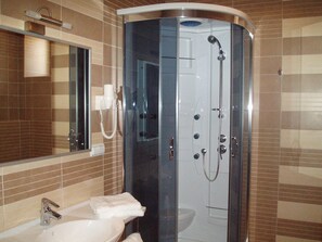 Romantic Room | Bathroom - ZS Club Hotel (Kharkiv)