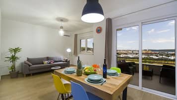 Royal Apartment, Balcony | In-room dining