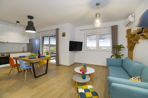 Elite Suite, 2 Bedrooms | In-room dining