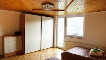1 bedroom, in-room safe, individually decorated, desk